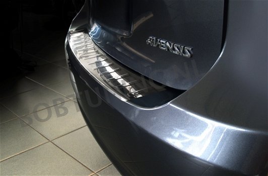 Bobtuning Rvs bumperbeschrming Toyota Avensis (kombi) - 6