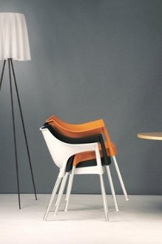 Kunststof design stoel Po in diverse kleuren.