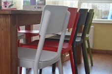 Kunststof design stoel Lis in diverse kleuren.