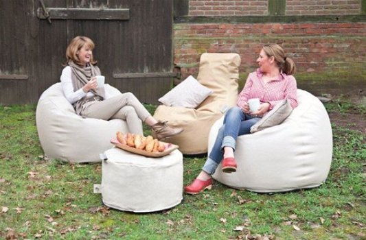 Loungen voor buiten. Rock poef. - 1