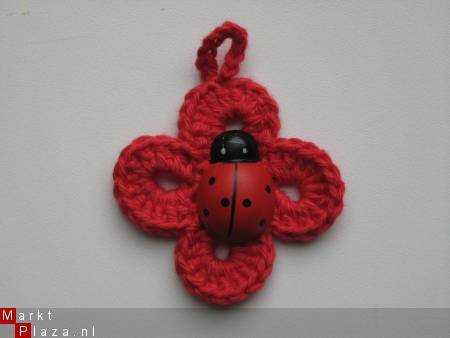 ** Gehaakte gelukshanger met lieveheersbeestje (rood) - nr. 1
