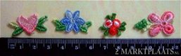 Venetiaans kant ~ 3-knops bloemetje ~ 2 cm ~ Geel - 3 - Thumbnail