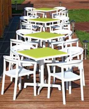 Diverse (bistro) tafels van kunststof, hout, aluminium. - 1