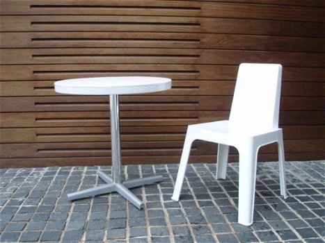 Diverse (bistro) tafels van kunststof, hout, aluminium. - 4