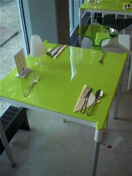 Diverse (bistro) tafels van kunststof, hout, aluminium. - 5
