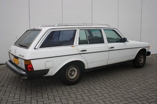 Mercedes-Benz 200-serie - 300 TD Turbo diesel - 1