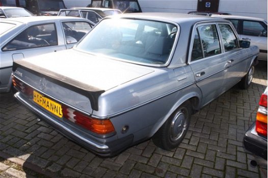 Mercedes-Benz 230 - E LPG - 1