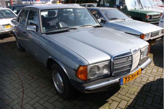 Mercedes-Benz 230 - E LPG - 1