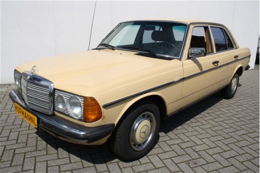 Mercedes-Benz 200-serie - 200 D - 1