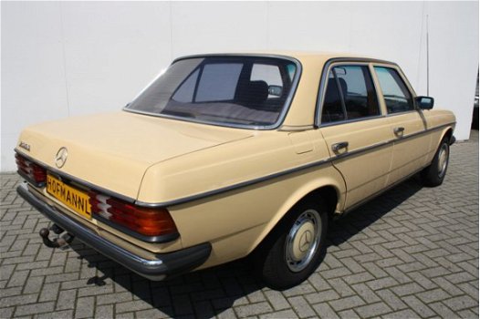 Mercedes-Benz 200-serie - 200 D - 1