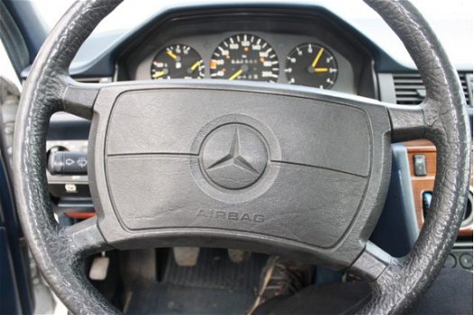 Mercedes-Benz 200-serie - 300 D - 1