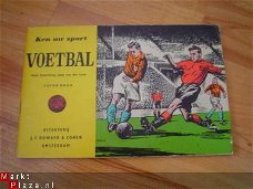 Ken uw sport: voetbal door Jaap van der Leck