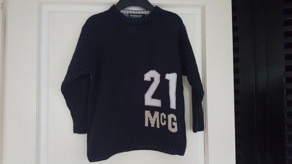 McGregor donker blauwe trui met beige witte logo op voorpand 128 - 1