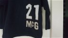 McGregor donker blauwe trui met beige witte logo op voorpand 128 - 2 - Thumbnail