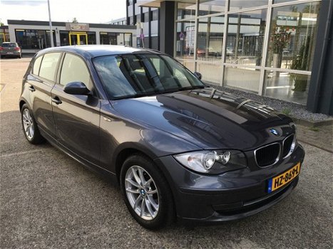 BMW 1-serie - 116i 85kW met Navigatiesysteem en maar 155DKM - 1