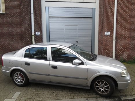 Opel Astra 1.6 8V Sedan 2000 Onderdelen en Plaatwerk - 2