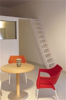 Kunststof design stoel Po in diverse kleuren. - 4