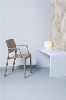 Nieuw kunststof design stoel Fi met smalle arm, div kleuren. - 2