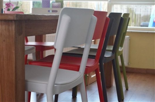 Kunststof design stoel Lis in diverse kleuren. - 1