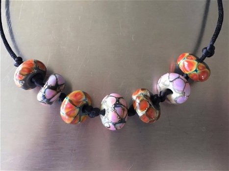 7 grote beads van reactie glas met bladzilver aan ketting NI - 1