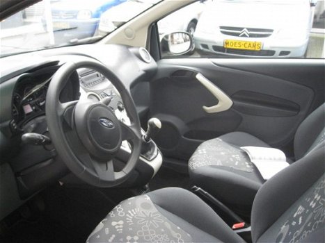 Ford Ka - 1.2 Cool en Sound handgeschakeld - 1