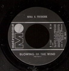 Nina & Frederik - Blowing In The wind - The King Is Dead
