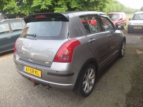 Suzuki Swift - 1.5 Exclusive - 1