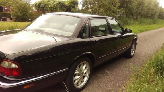 Jaguar XJ - 3.2 V8 Executive - 1