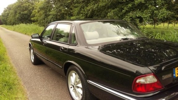 Jaguar XJ - 3.2 V8 Executive - 1