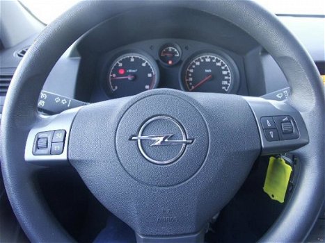 Opel Astra - 1.3 CDTi Essentia - 1