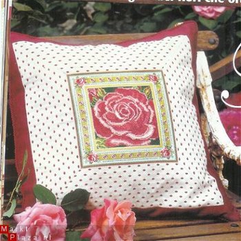 borduurpatroon 4390 drie kussens met rozen - 1
