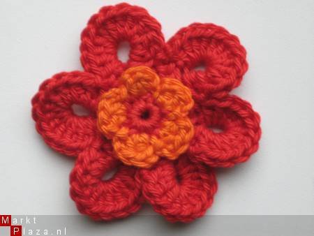 ** Grote (6,5 cm) gehaakte bloem (rood/oranje) - nr. 1