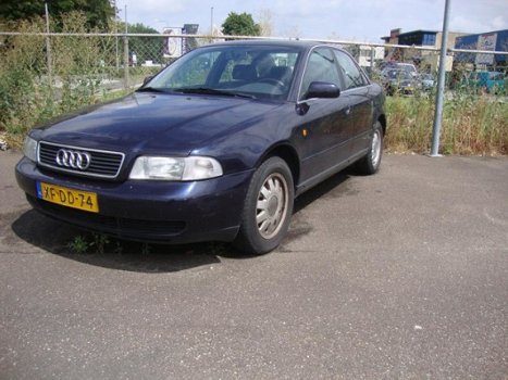 Audi A4 - 1.6 C Advance - 1