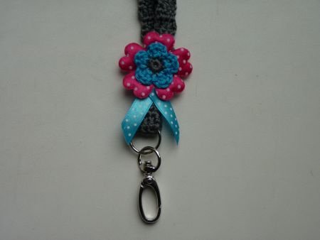 ** Gehaakt keycord polkadot (grijs/aqua/fuchsia) - 1