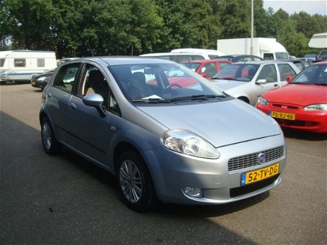 Fiat Grande Punto - 1.4 DYNAMIC 1e EIGENAAR AANTOONBAAR + AUTOMAAT +AIRCO - 1