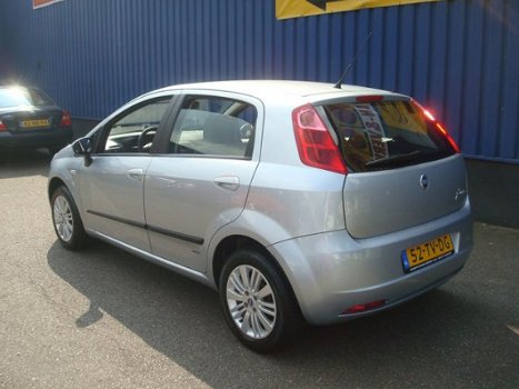 Fiat Grande Punto - 1.4 DYNAMIC 1e EIGENAAR AANTOONBAAR + AUTOMAAT +AIRCO - 1