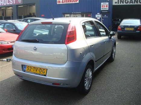 Fiat Grande Punto - 1.4 DYNAMIC 1e EIGENAAR AANTOONBAAR + AUTOMAAT +AIRCO - 1