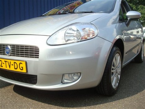 Fiat Grande Punto - 1.4 DYNAMIC 1e EIGENAAR AANTOONBAAR + AUTOMAAT +AIRCO - 1