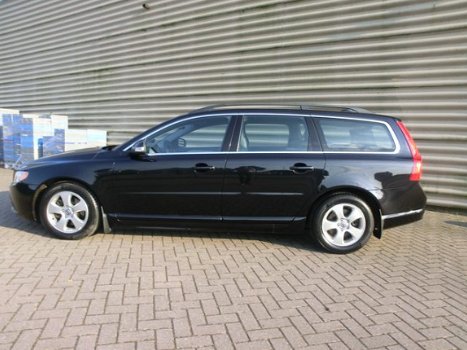 Volvo V70 - 1.6 D Drive Momentum [xenon, fm navi, schuifdak, zwart leer, lmv] - 1