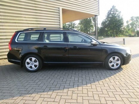 Volvo V70 - 1.6 D Drive Momentum [xenon, fm navi, schuifdak, zwart leer, lmv] - 1