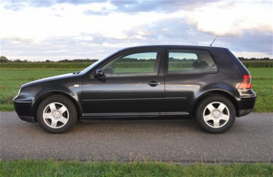 Volkswagen Golf - 1.6 Highline in zeer goede staat met airconditioning - 1