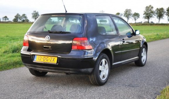 Volkswagen Golf - 1.6 Highline in zeer goede staat met airconditioning - 1