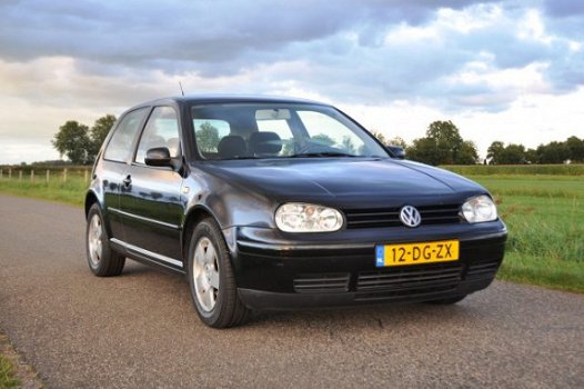 Volkswagen Golf - 1.6 Highline in zeer goede staat met airconditioning - 1