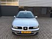 Seat Leon - 1.6-16V S ZEER NETTE AUTO, AIRCO, APK, NAP, DEALER ONDERHOUDEN - 1 - Thumbnail