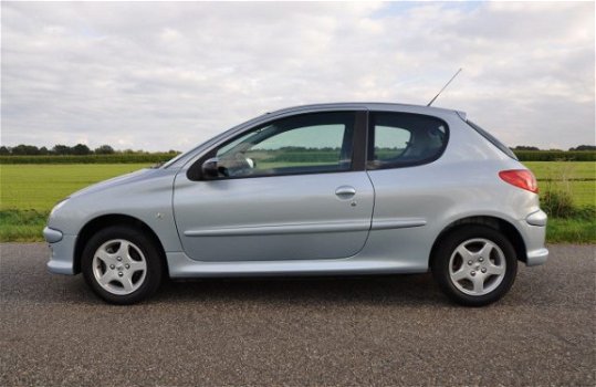 Peugeot 206 - 1.4 Air-line 3 in zeer goede staat - 1