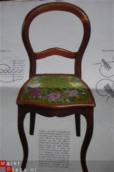 borduurpatroon voor stoel of voetenbankje.