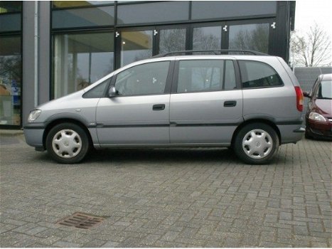 Opel Zafira - 1.6 16v Comfort - 1