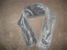 Verlours grijs sjaaltje maat 50-56 merk:  Pointer nieuw