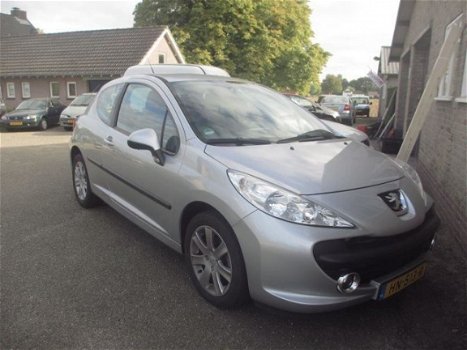 Peugeot 207 - 1.4 XR - 1