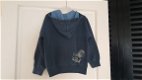 Microbe denim blauw vintage vestje met capuchon maat 110 - 2 - Thumbnail